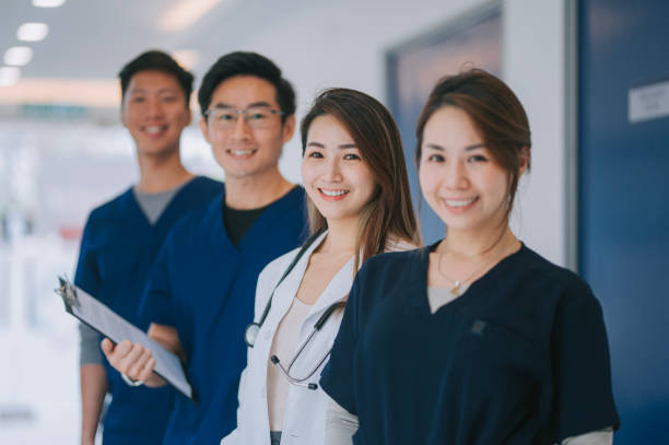 portrait asian chinese doctors nurses in a row - 醫療 個照片及圖片檔